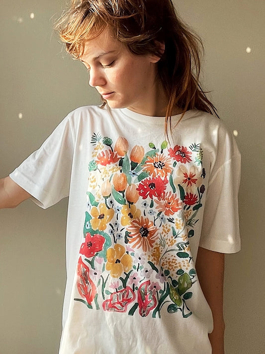 Floral or Botanical T shirt for woman in Canada. Women's short sleeve 100% cotton shirt featuring colourful flowers, designed by Latino artist Ana Paula Machuca. Made in Peru.
